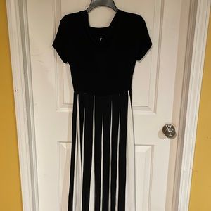 Long dress with pleated Blk/Wht skirt